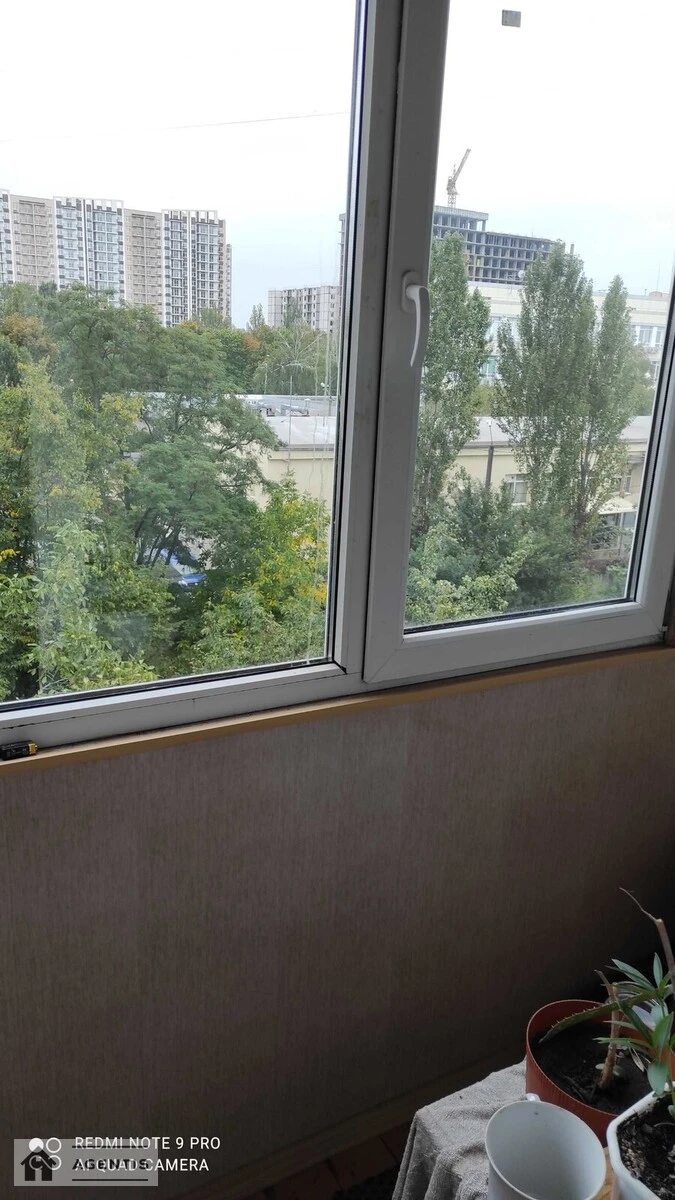 Сдам квартиру. 2 rooms, 45 m², 5th floor/5 floors. 10, Метрологическая 10, Киев. 