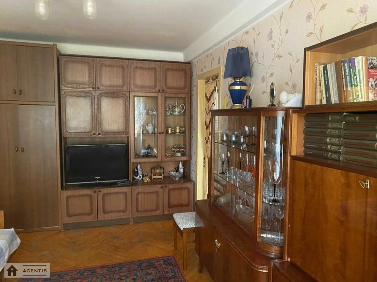 Сдам квартиру. 2 rooms, 38 m², 2nd floor/5 floors. 53, Васильковская 53, Киев. 