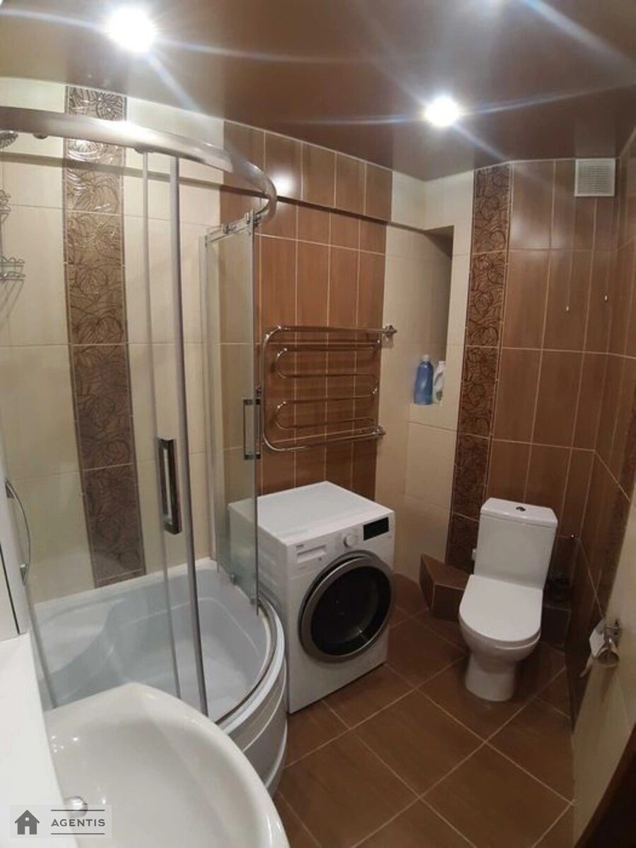 Apartment for rent. 3 rooms, 92 m², 11 floor/22 floors. Miloslavska, Kyiv. 