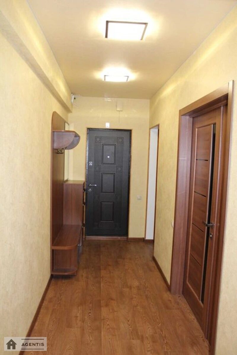 Apartment for rent. 3 rooms, 92 m², 11 floor/22 floors. Miloslavska, Kyiv. 