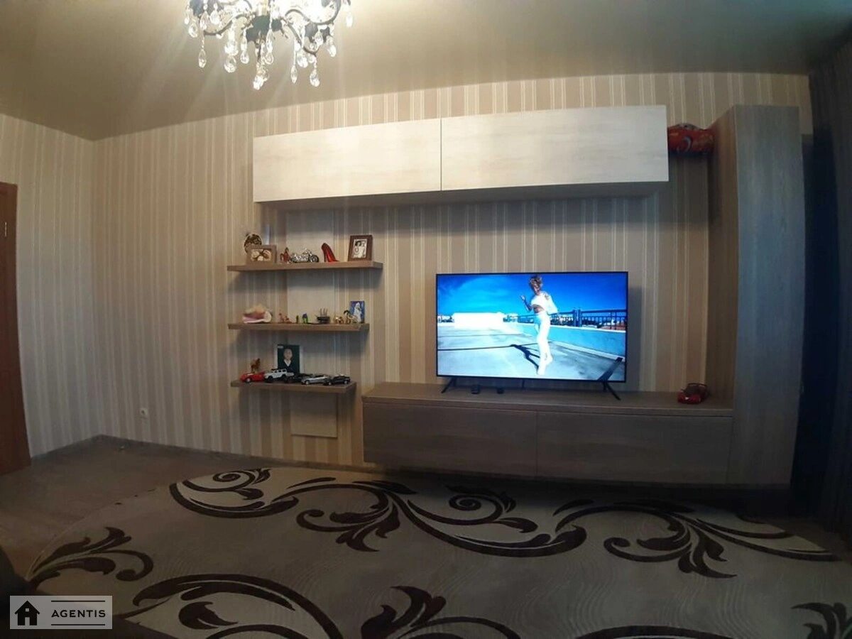 Apartment for rent. 3 rooms, 92 m², 11 floor/22 floors. Miloslavska, Kyiv. 