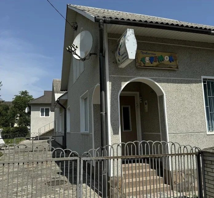 House for sale 5 rooms, 175 m², 2 floors. Vul. Heroyiv Nebesnoyi sotni, Hlyboka. 