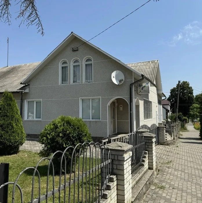 House for sale 5 rooms, 175 m², 2 floors. Vul. Heroyiv Nebesnoyi sotni, Hlyboka. 