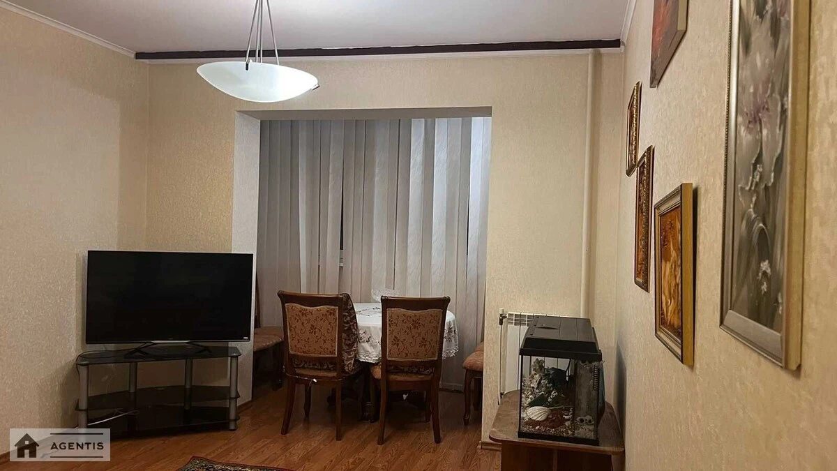 Apartment for rent. 2 rooms, 60 m², 10th floor/16 floors. 10, Mykhayla Hryshka vul., Kyiv. 