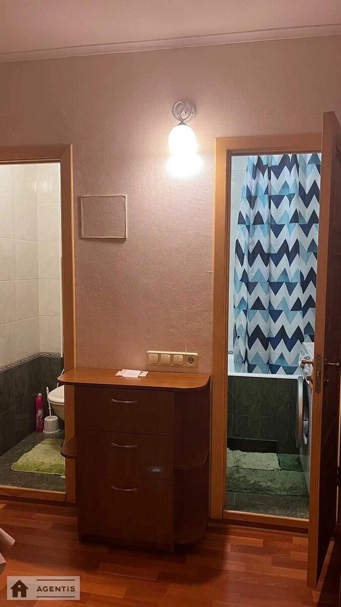 Здам квартиру. 2 rooms, 60 m², 10th floor/16 floors. 10, Михайла Гришка вул., Київ. 