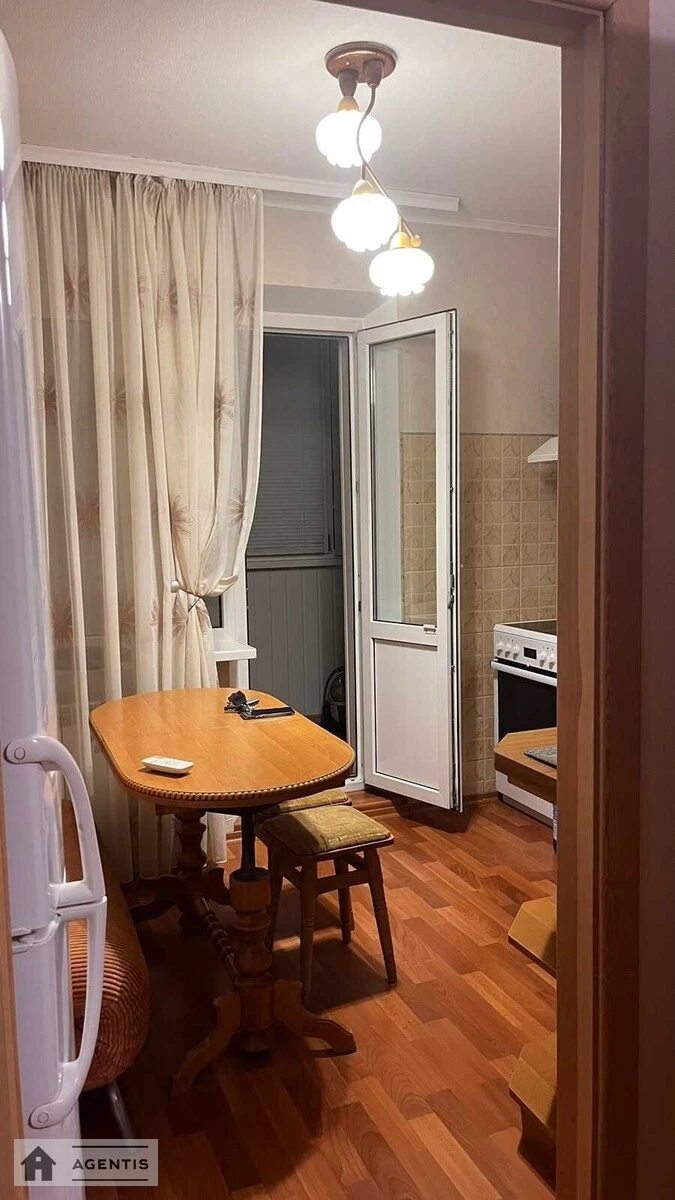 Apartment for rent. 2 rooms, 60 m², 10th floor/16 floors. 10, Mykhayla Hryshka vul., Kyiv. 
