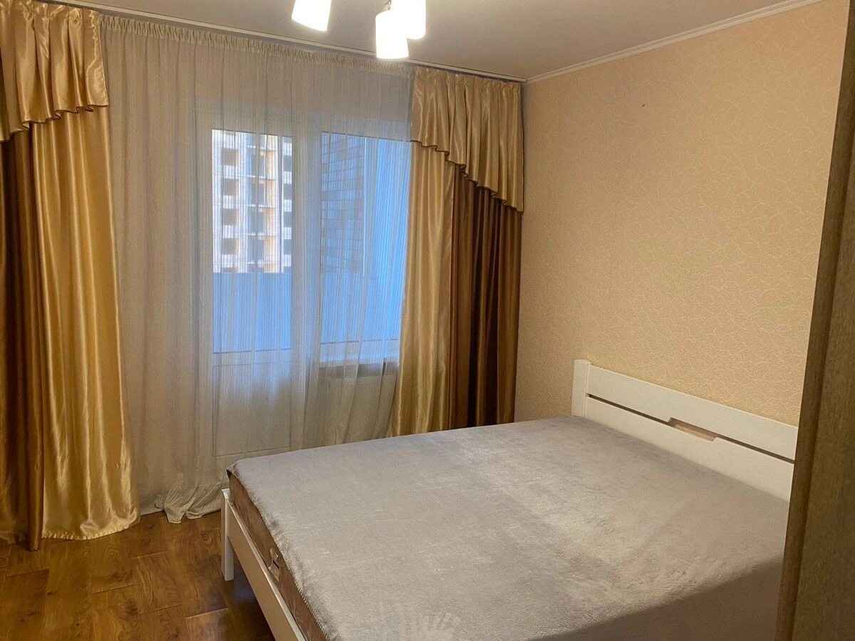 Apartment for rent. 2 rooms, 75 m², 18 floor/25 floors. 22, Konoplyanska 22, Kyiv. 