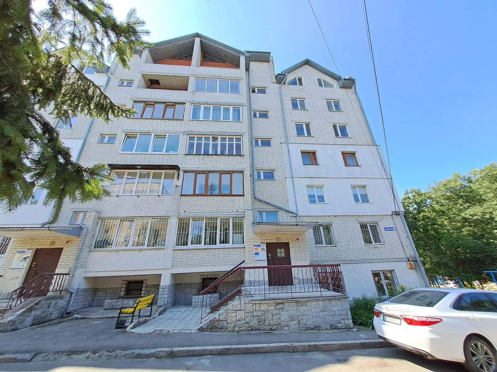 Продаж квартири 3 кімнати, 91 m², 6 пов./6 поверхів. 19, Довженка О. вул., Тернопіль. 