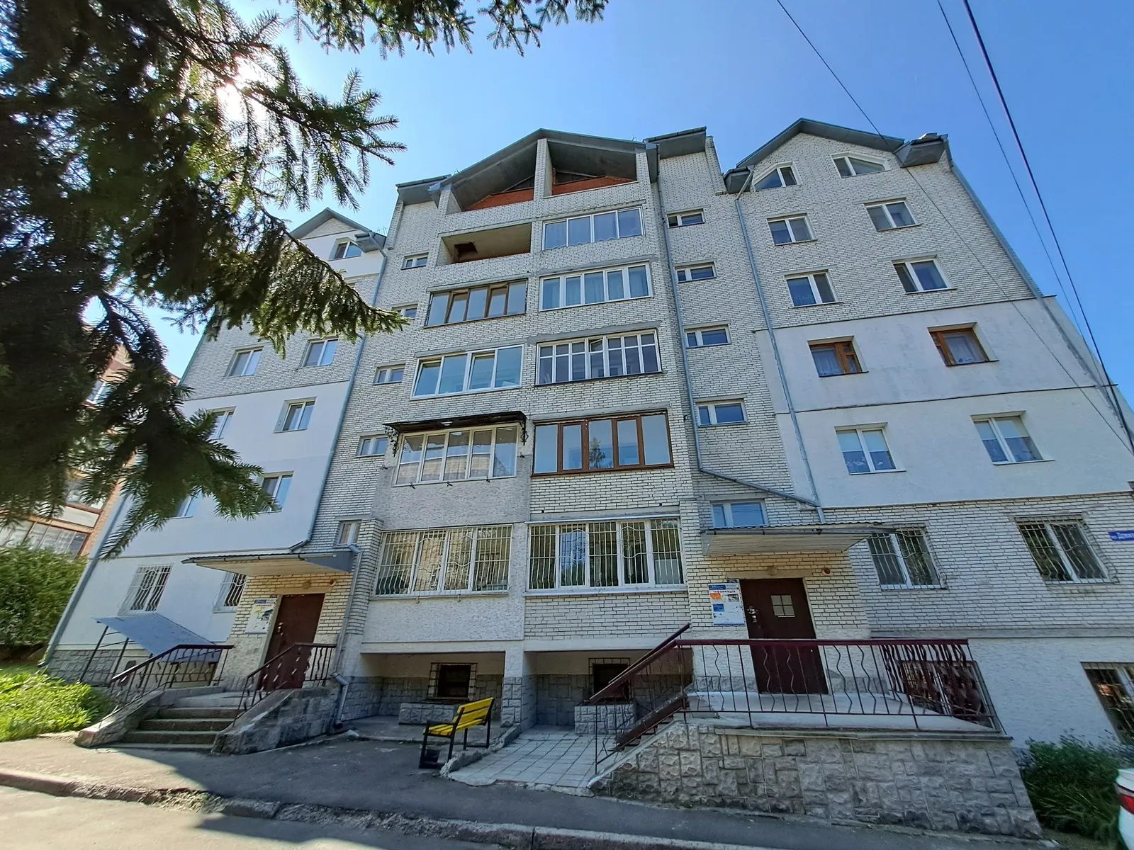 Apartments for sale 3 rooms, 91 m², 6th fl./6 floors. 19, Dovzhenka O. vul., Ternopil. 