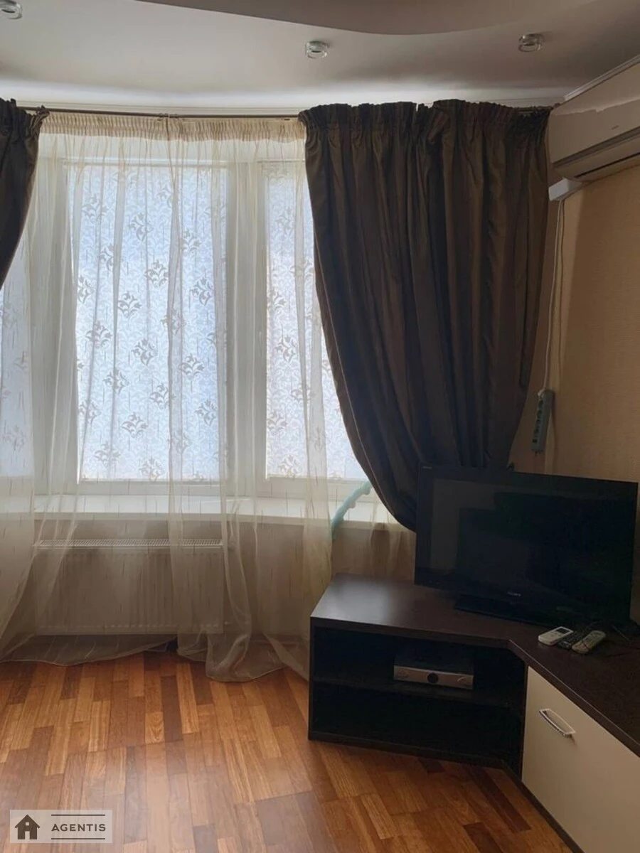 Apartment for rent. 1 room, 45 m², 18 floor/25 floors. Dniprovska embankment, Kyiv. 