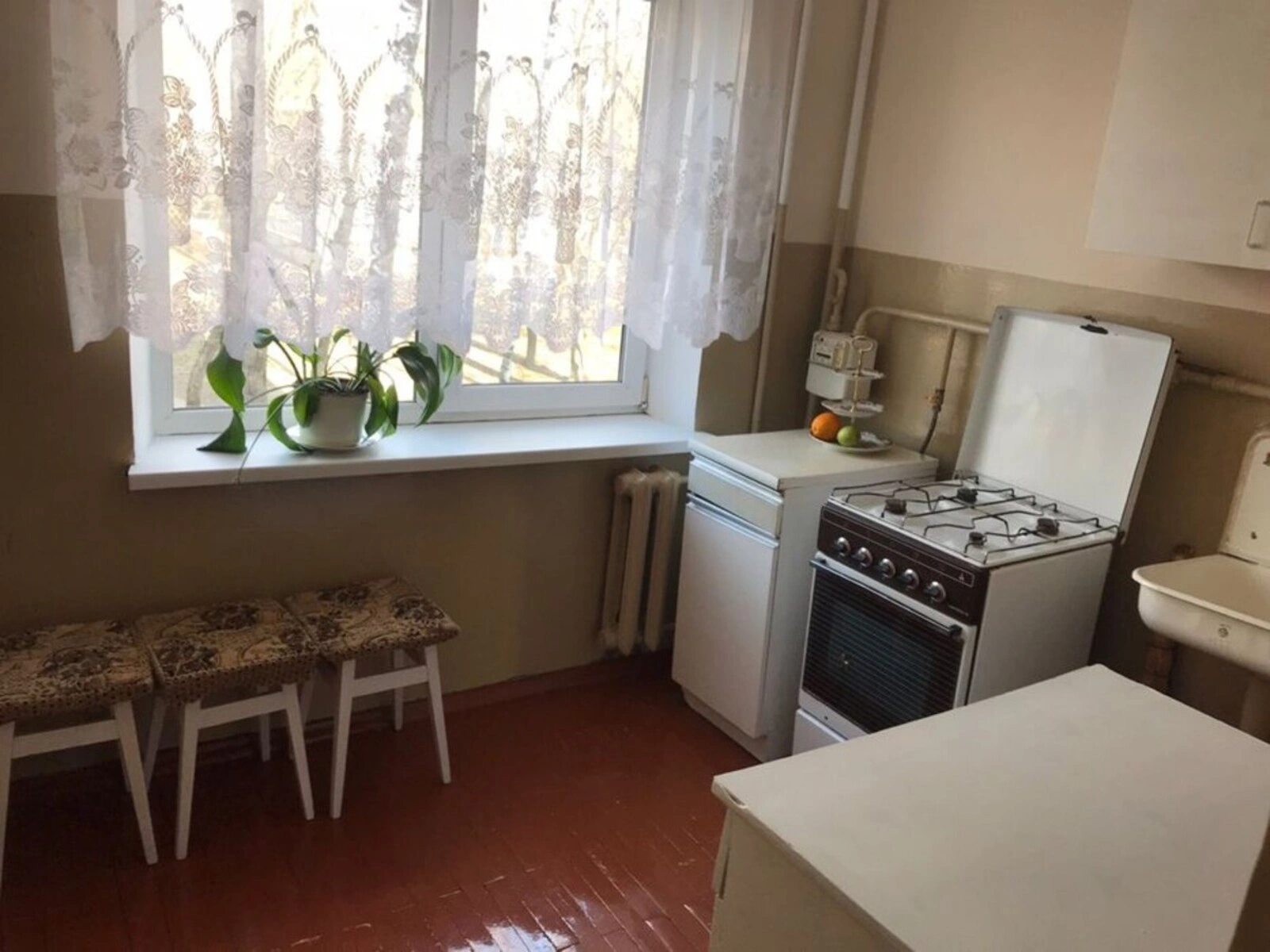 Apartments for sale 2 rooms, 48 m², 3rd fl./5 floors. Lesi Ukrayinky vul., Ternopil. 