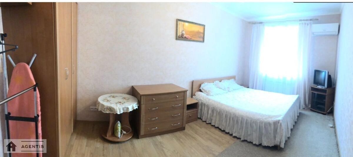 Apartment for rent. 1 room, 40 m², 3rd floor/23 floors. 66, Henerala Naumova vul., Kyiv. 