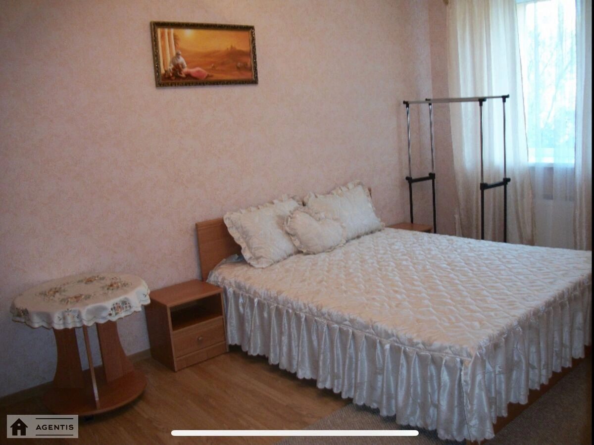 Apartment for rent. 1 room, 40 m², 3rd floor/23 floors. 66, Henerala Naumova vul., Kyiv. 