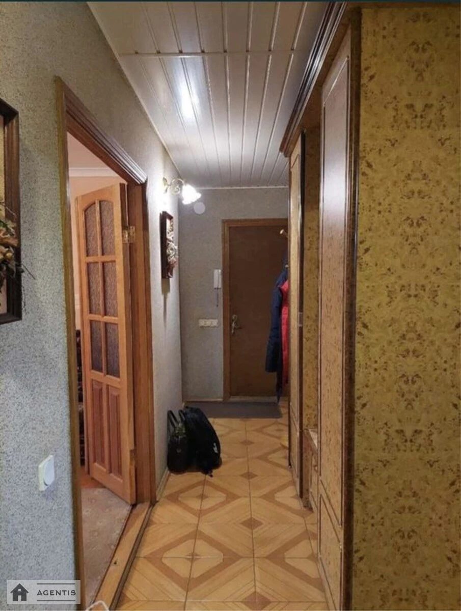 Apartment for rent. 4 rooms, 80 m², 6th floor/9 floors. Novopyrogivska, Kyiv. 