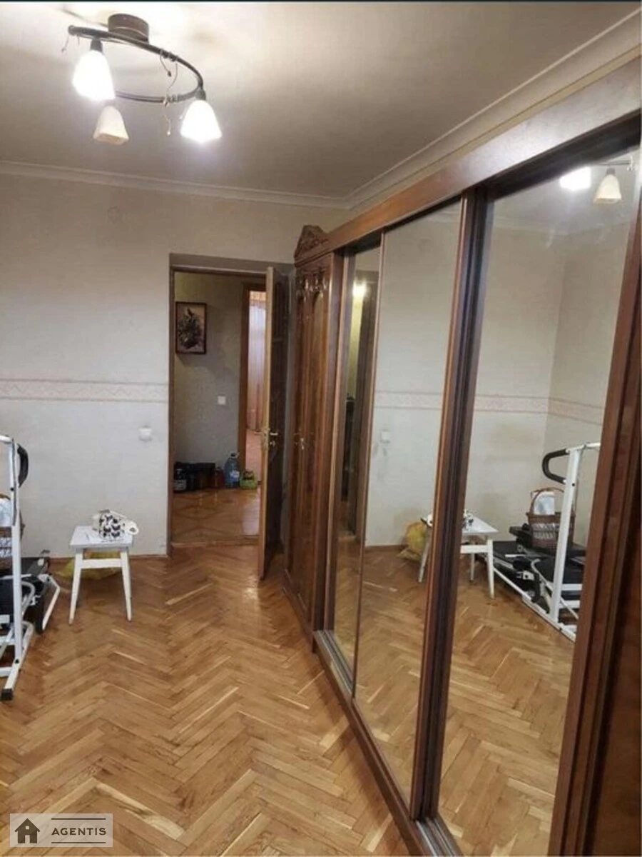 Apartment for rent. 4 rooms, 80 m², 6th floor/9 floors. Novopyrogivska, Kyiv. 