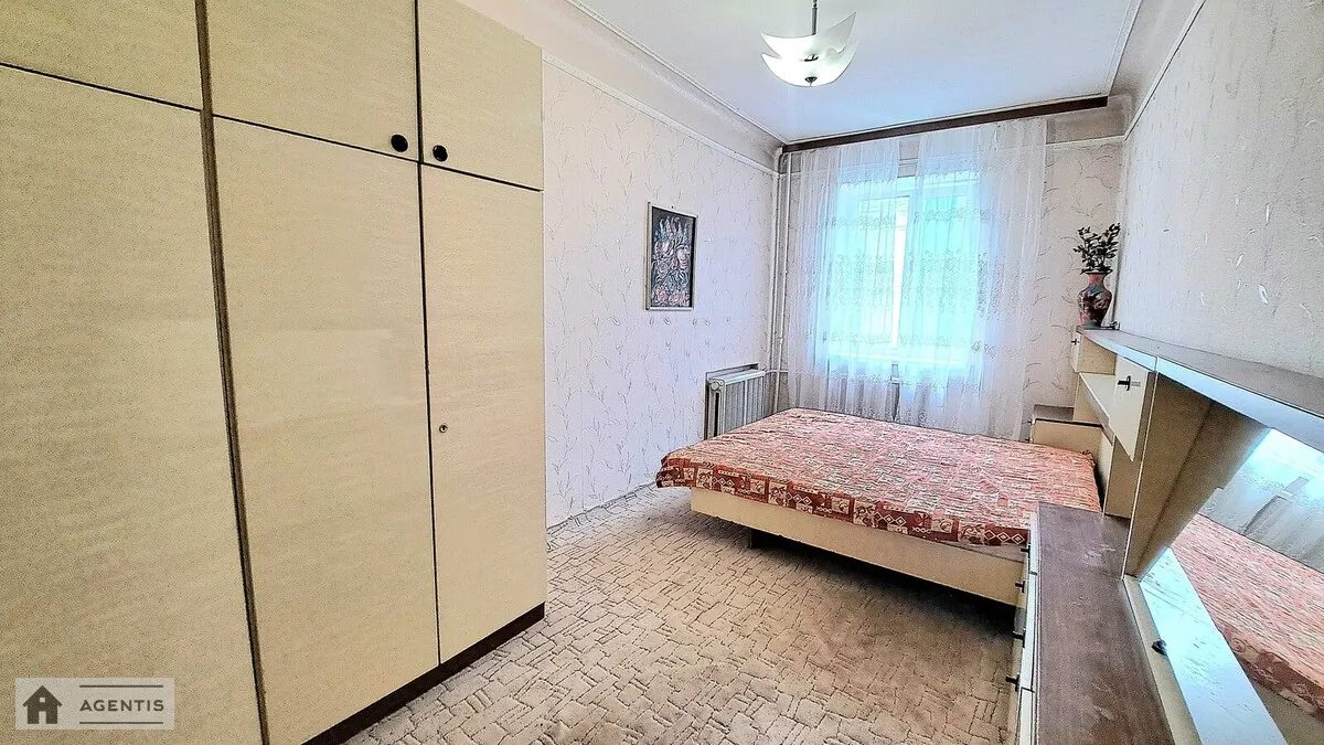 Apartment for rent. 3 rooms, 62 m², 3rd floor/5 floors. Shevchenkivskyy rayon, Kyiv. 