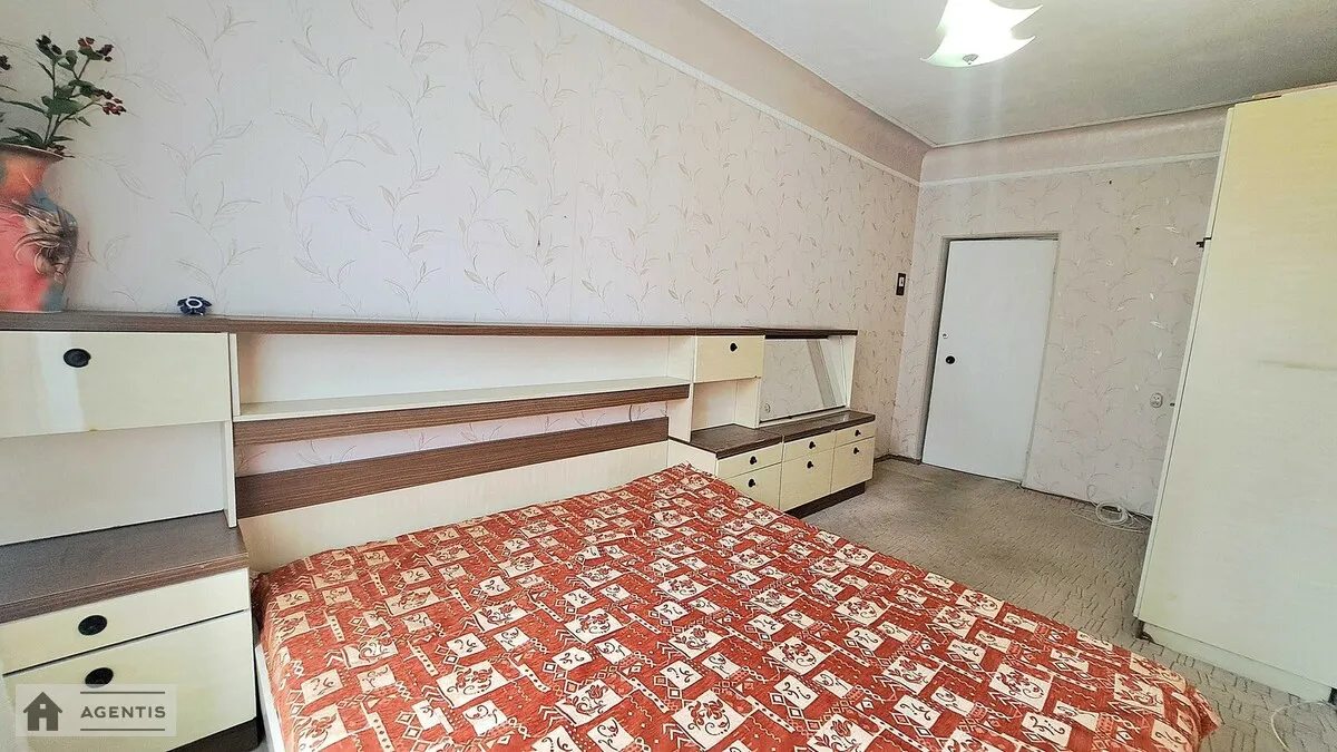 Apartment for rent. 3 rooms, 62 m², 3rd floor/5 floors. Shevchenkivskyy rayon, Kyiv. 
