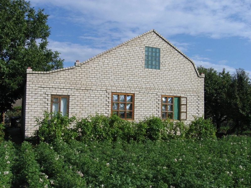 House for sale. 5 rooms, 83 m², 1 floor. Ostapa Vyshny, Tsyurupynsk. 