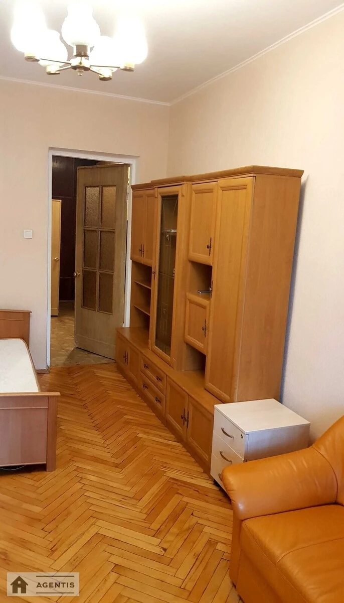 Apartment for rent. 1 room, 50 m², 4th floor/5 floors. Laboratorniy, Kyiv. 