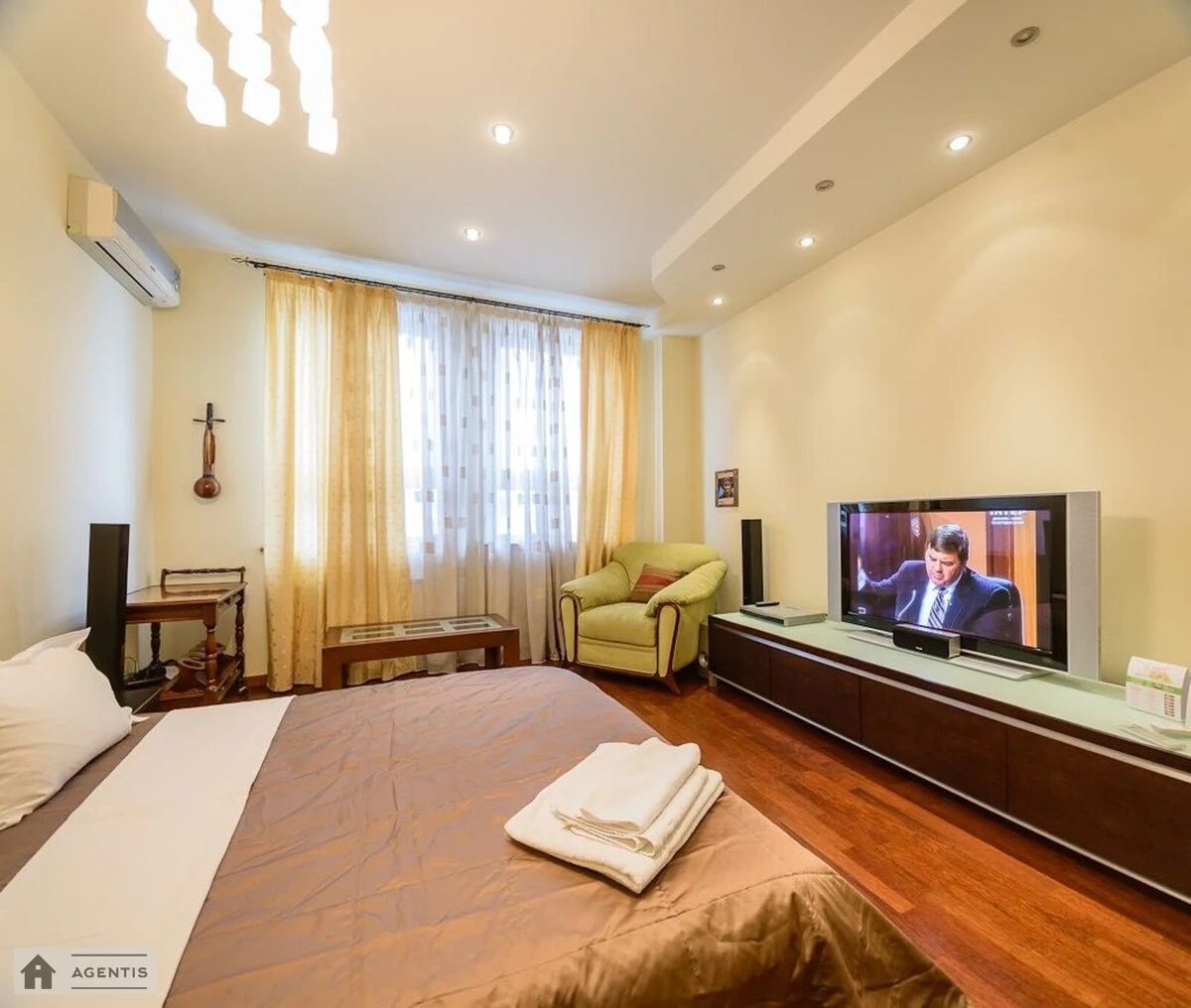 Apartment for rent. 3 rooms, 80 m², 11 floor/22 floors. 44, Shota Rustaveli vul., Kyiv. 