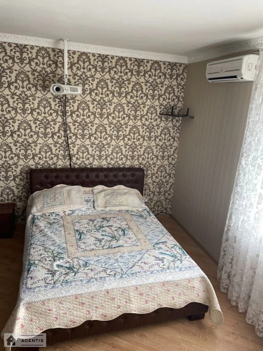 Apartment for rent. 3 rooms, 110 m², 12 floor/25 floors. Sribnokilska, Kyiv. 