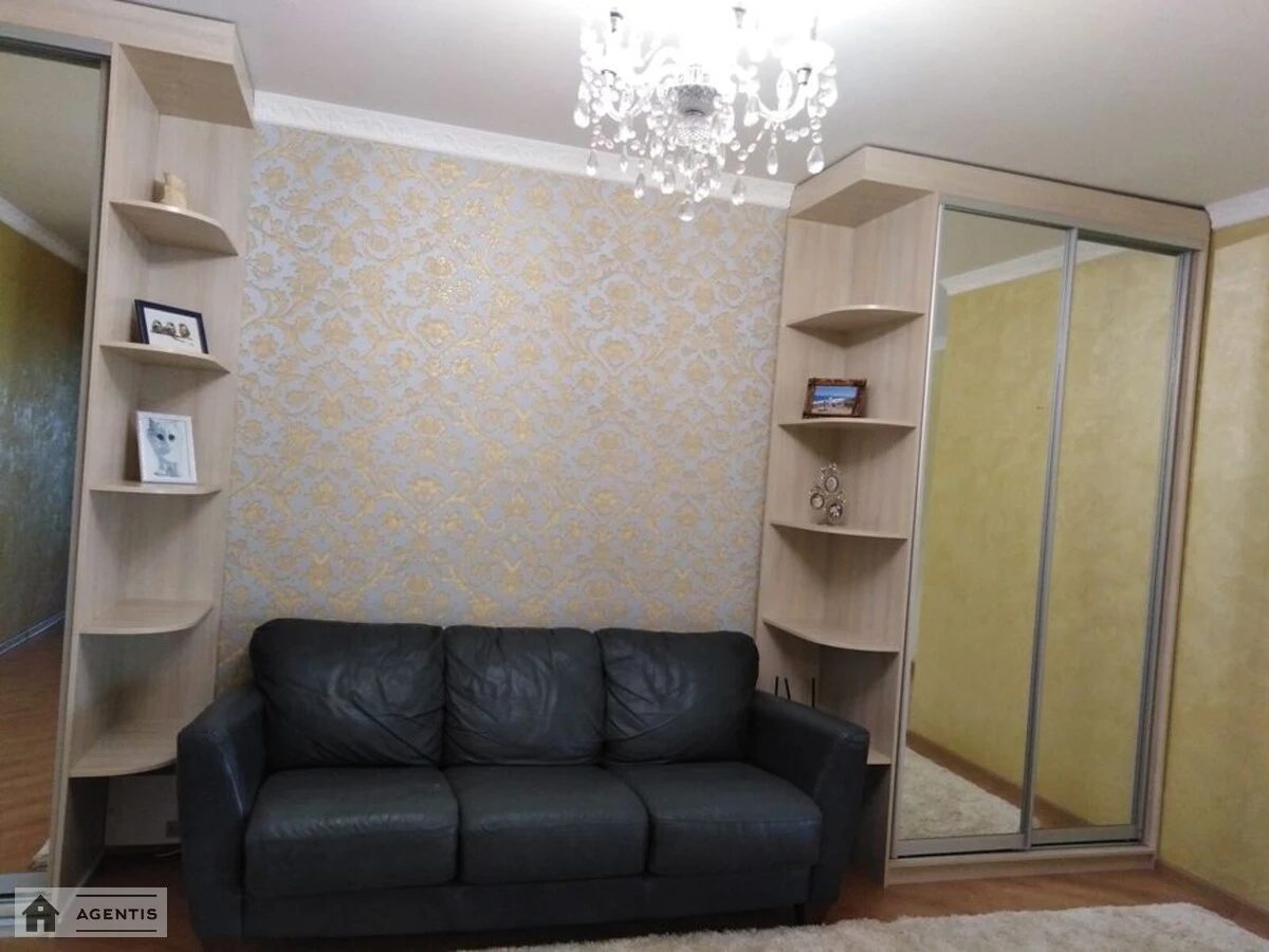 Apartment for rent. 3 rooms, 110 m², 12 floor/25 floors. Sribnokilska, Kyiv. 