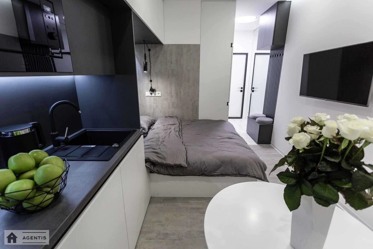 Apartment for rent. 1 room, 20 m², 1st floor/9 floors. Regeneratorna 4, Kyiv. 