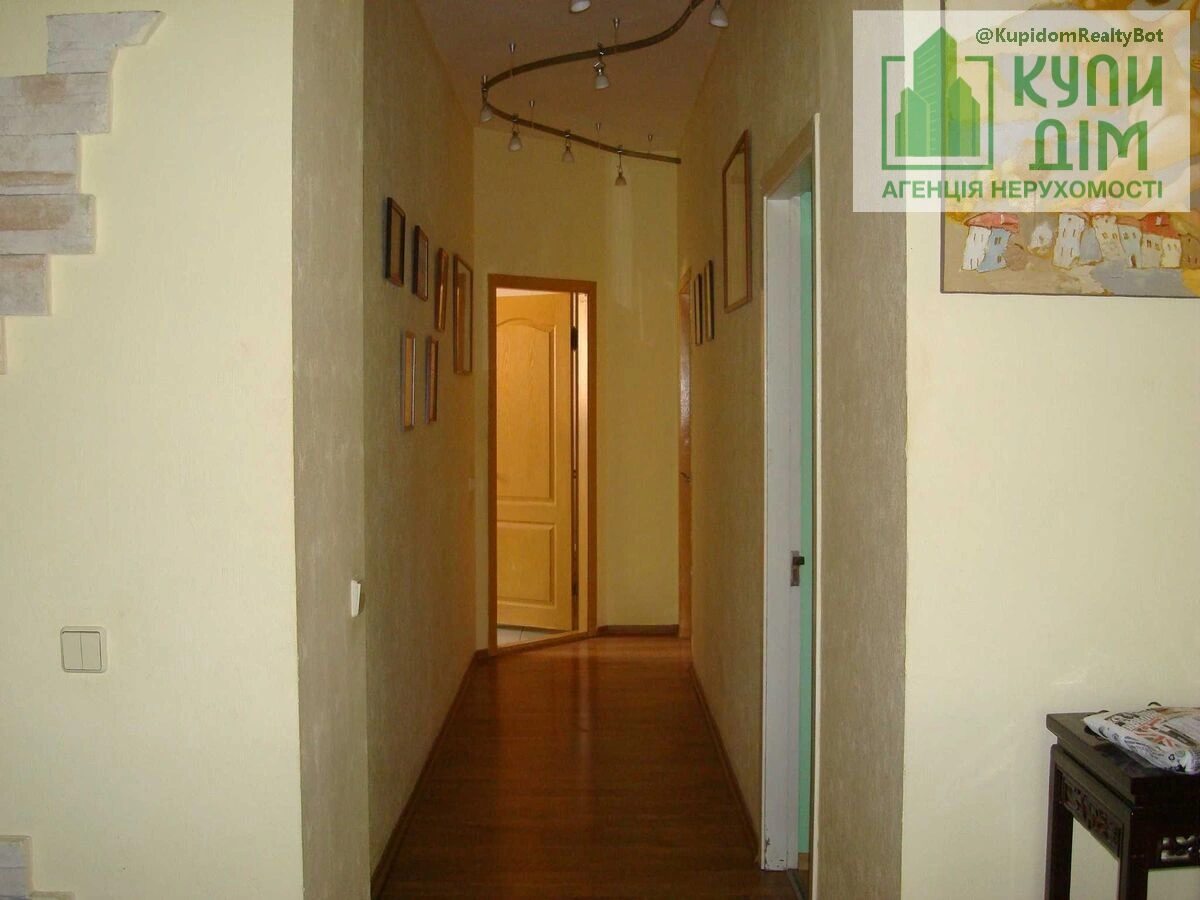 Apartments for sale. 3 rooms, 100 m², 3rd floor/3 floors. Fortechnyy kirovskyy, Kropyvnytskyy. 