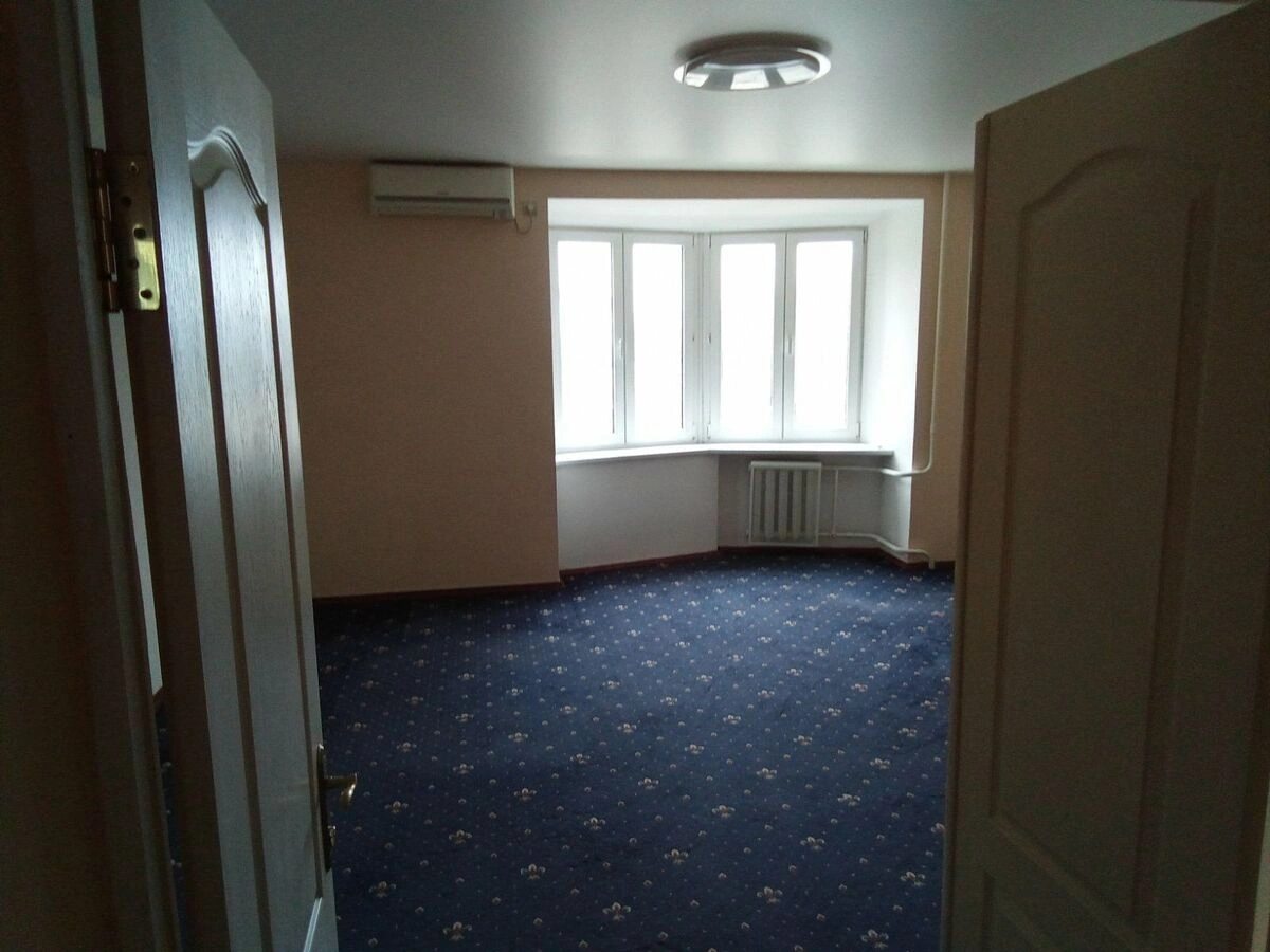 Apartment for rent. 4 rooms, 111 m², 7th floor/10 floors. Hreschatyk 4, Kyiv. 