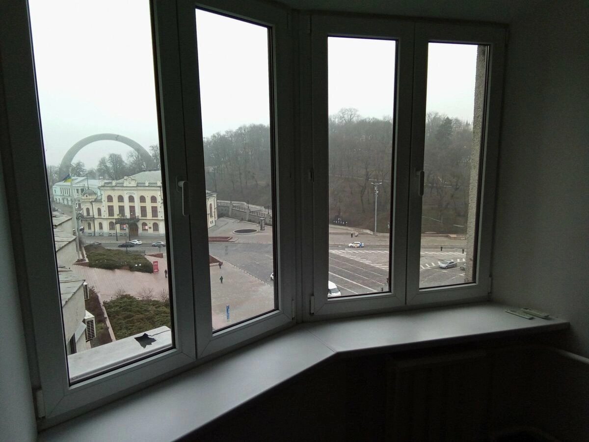 Apartment for rent. 4 rooms, 111 m², 7th floor/10 floors. Hreschatyk 4, Kyiv. 