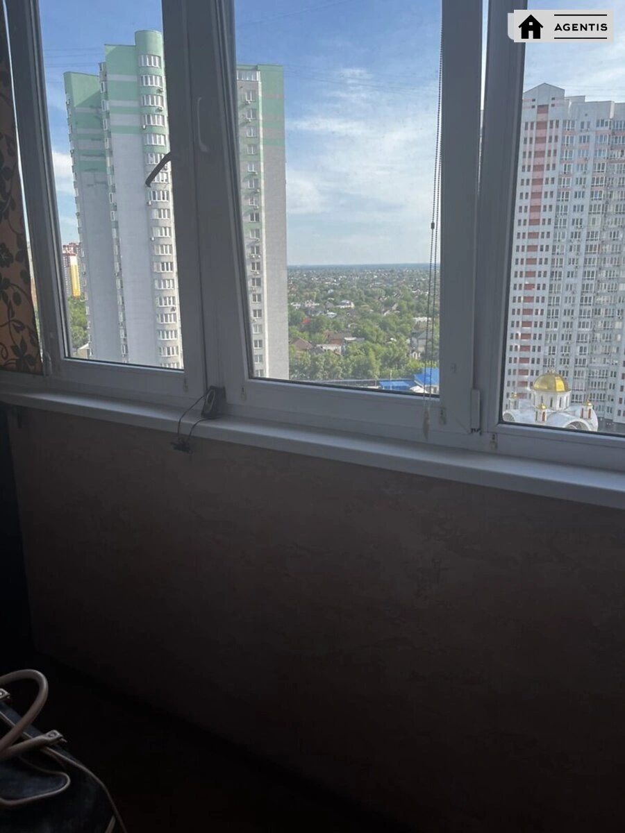 Сдам квартиру. 3 rooms, 115 m², 14 floor/23 floors. 10, Миколи Бажана просп., Киев. 