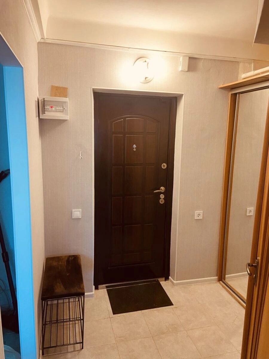 Apartment for rent. 1 room, 31 m², 1st floor/9 floors. 8, Yevhena Sverstyuka vul. Maryny Raskovoyi, Kyiv. 