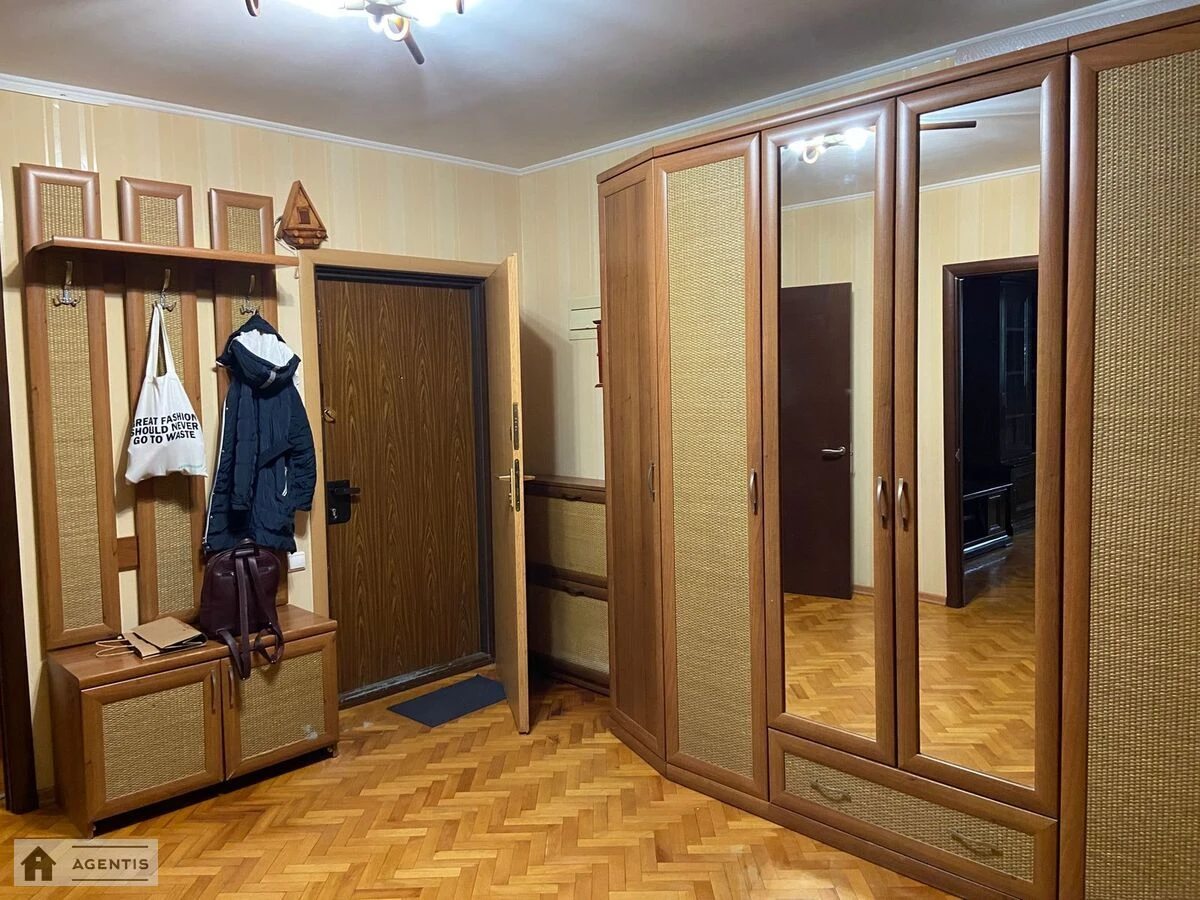 Сдам квартиру. 3 rooms, 76 m², 2nd floor/10 floors. 11, Кадетский Гай 11, Киев. 