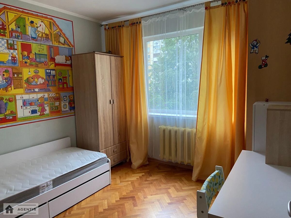 Сдам квартиру. 3 rooms, 76 m², 2nd floor/10 floors. 11, Кадетский Гай 11, Киев. 