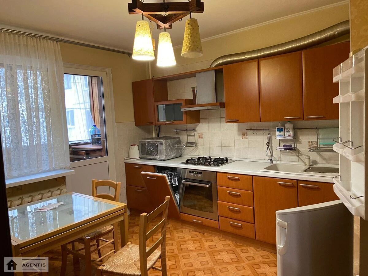 Apartment for rent. 3 rooms, 76 m², 2nd floor/10 floors. 11, Kadetskiy Gay 11, Kyiv. 