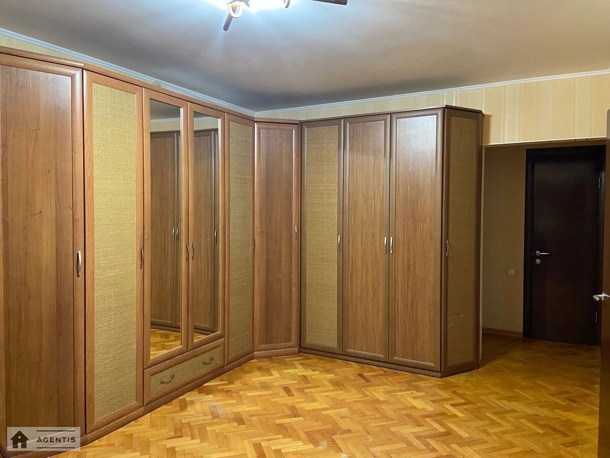 Apartment for rent. 3 rooms, 76 m², 2nd floor/10 floors. 11, Kadetskiy Gay 11, Kyiv. 