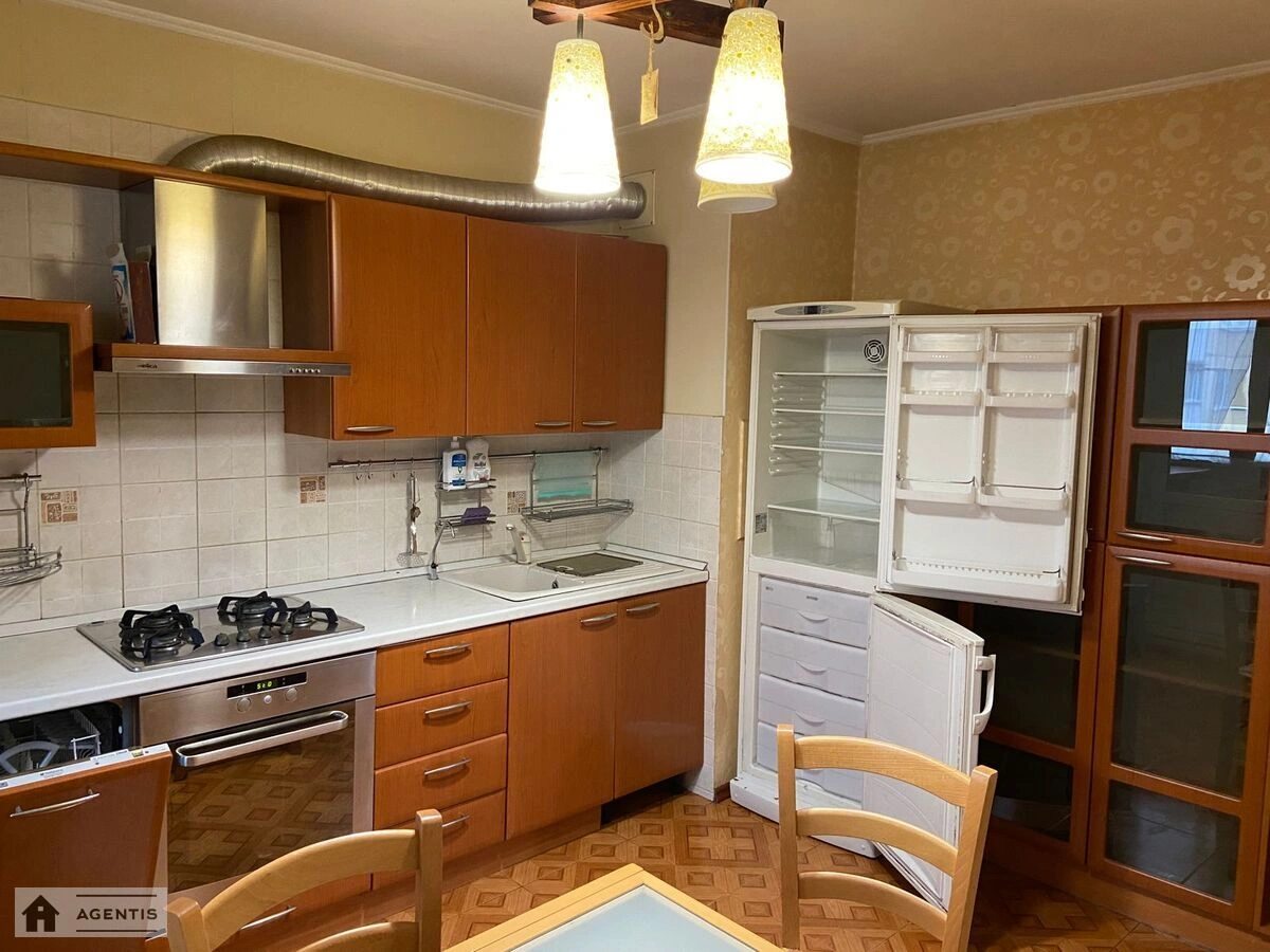 Apartment for rent. 3 rooms, 76 m², 2nd floor/10 floors. 11, Kadetskiy Gay 11, Kyiv. 