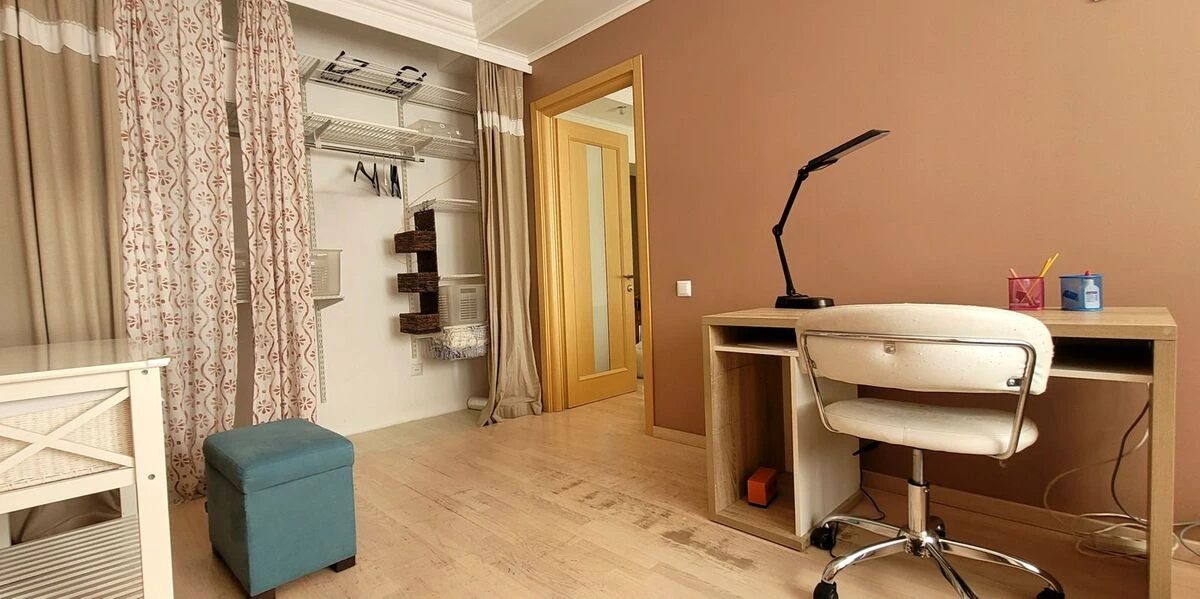 Сдам квартиру. 3 rooms, 80 m², 5th floor/9 floors. 24, Леси Украинки 24, Киев. 