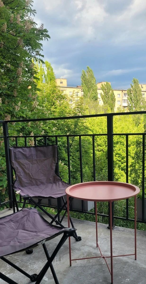 Apartment for rent. 3 rooms, 80 m², 5th floor/9 floors. 24, Lesi Ukrayinky 24, Kyiv. 