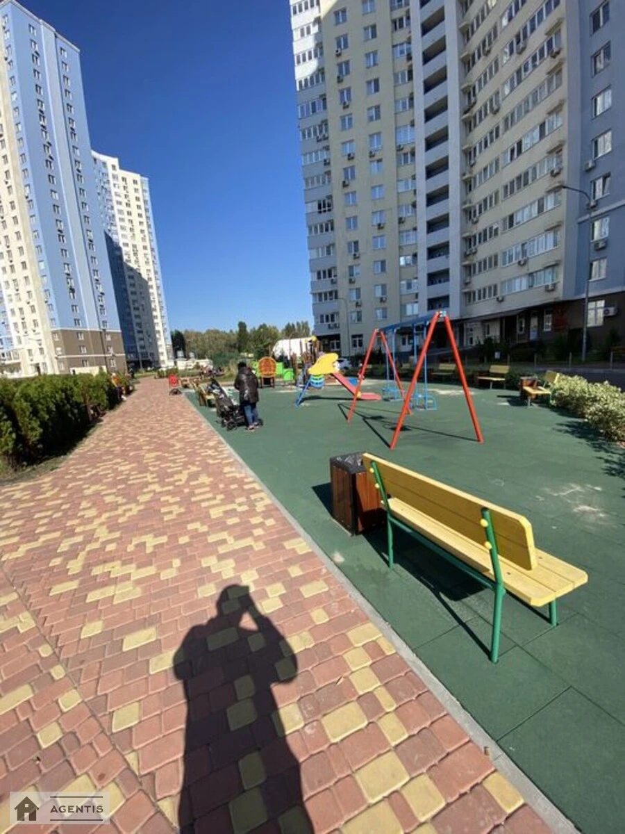 Здам квартиру. 3 rooms, 100 m², 1st floor/24 floors. 9, Академіка Глушкова просп., Київ. 