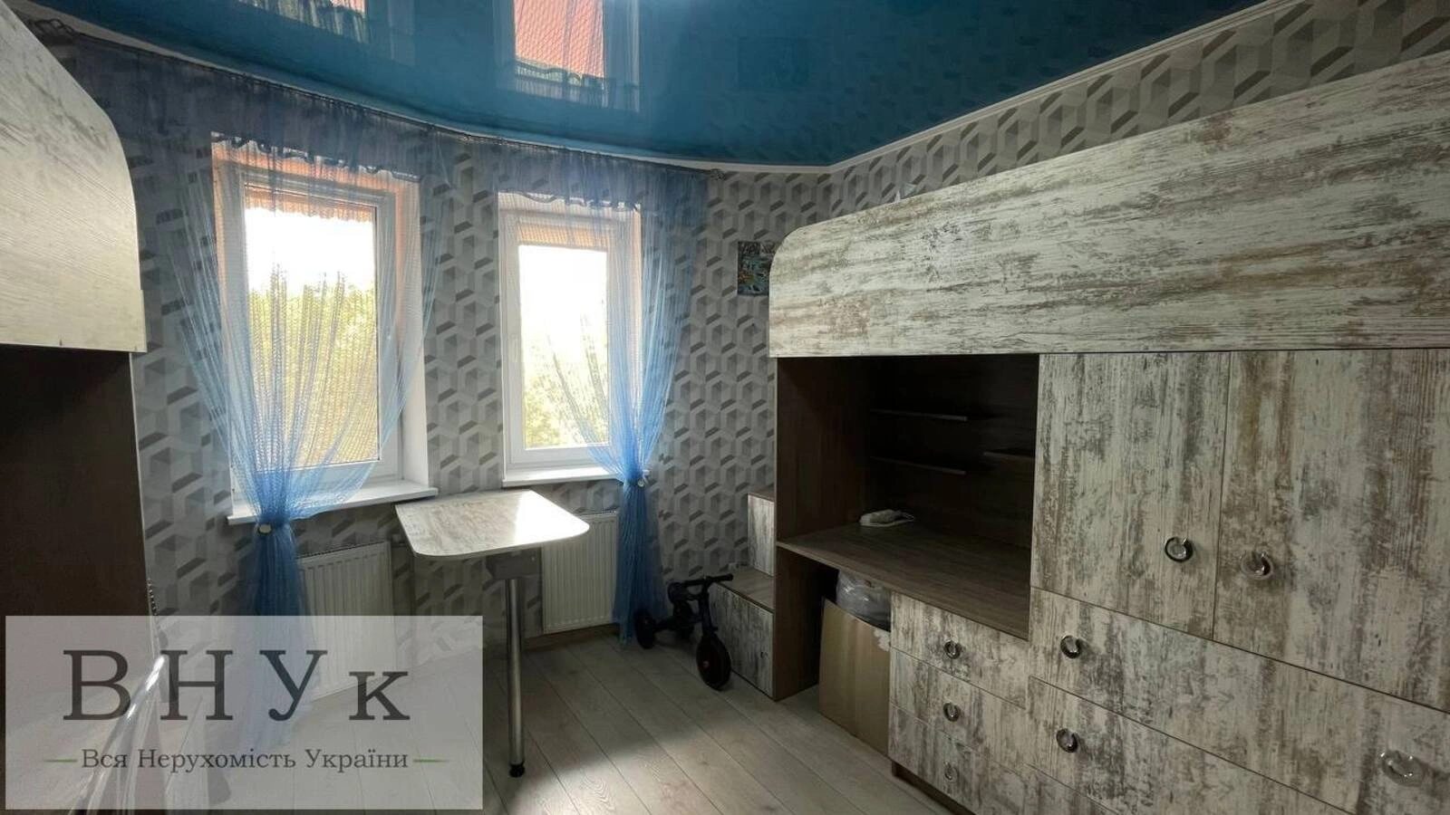 Apartments for sale. 3 rooms, 80 m², 2nd floor/7 floors. Chernivetska vul., Ternopil. 