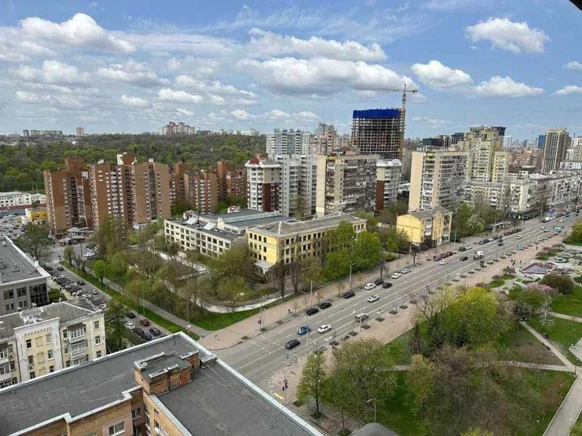 Сдам квартиру 3 комнаты, 119 m², 16 эт./18 этажей. 17, Ковпака 17, Киев. 