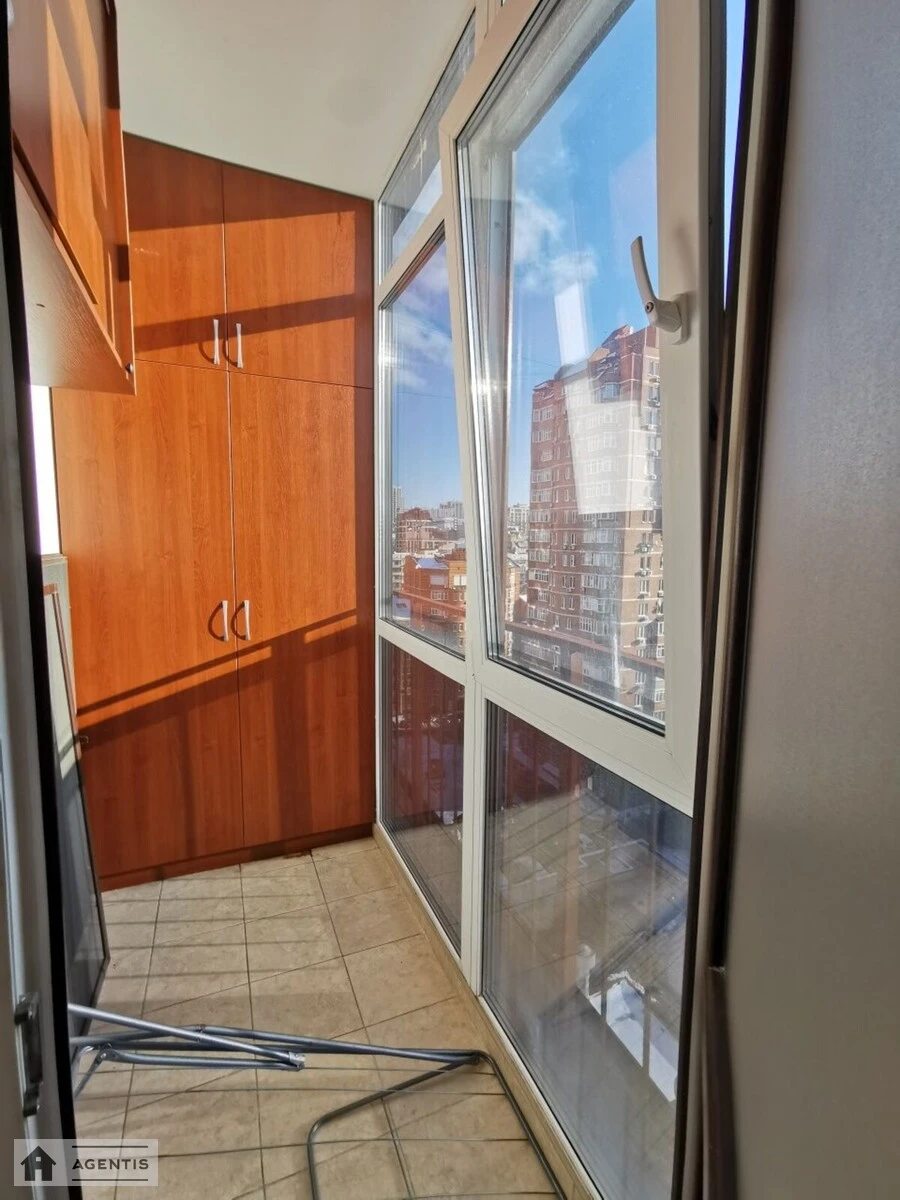 Сдам квартиру. 3 rooms, 105 m², 13 floor/15 floors. 16, Златоустівська вул., Киев. 