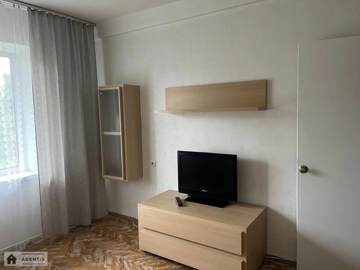Apartment for rent. 2 rooms, 45 m², 5th floor/9 floors. 7, Rayisy Okipnoyi vul., Kyiv. 