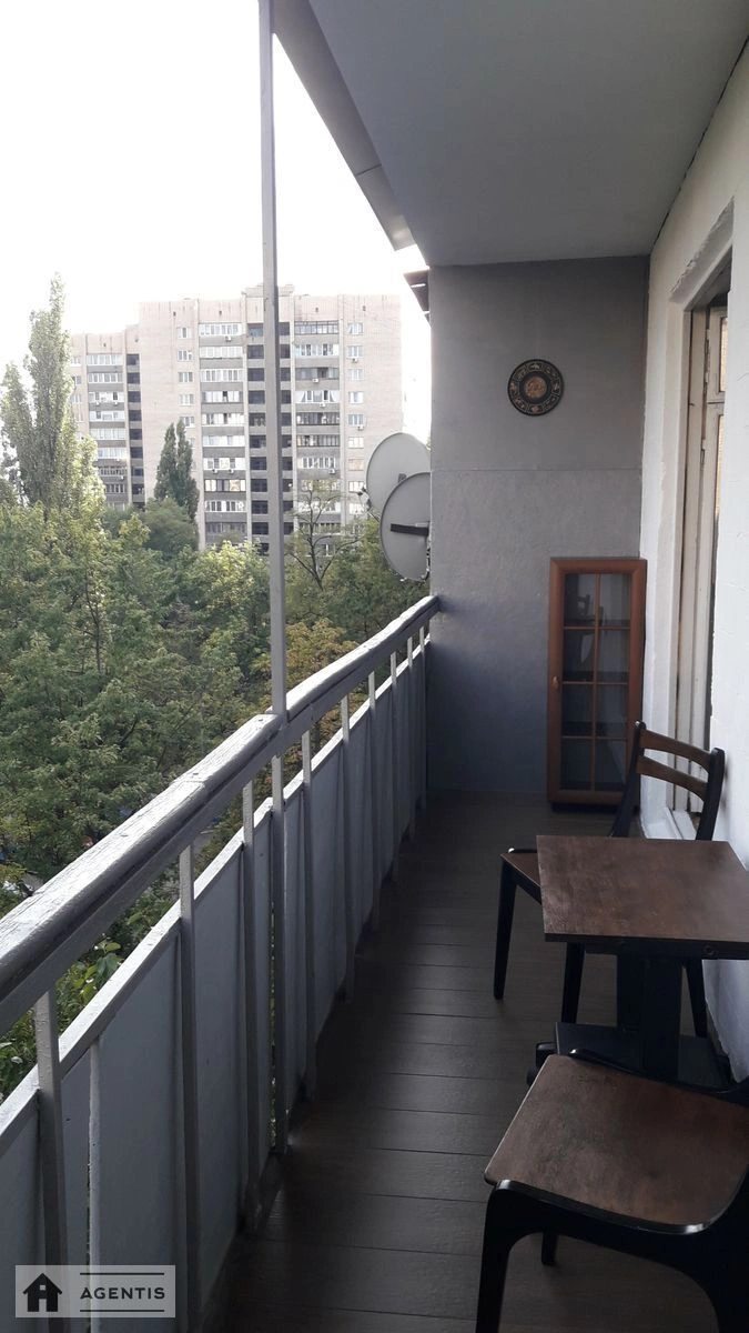 Здам квартиру. 2 rooms, 45 m², 5th floor/9 floors. 7, Раїси Окіпної вул., Київ. 