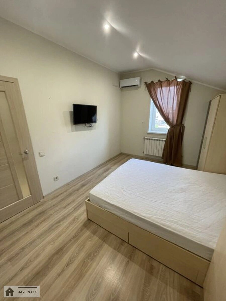 Сдам квартиру. 1 room, 40 m², 3rd floor/3 floors. Голосеевский район, Киев. 