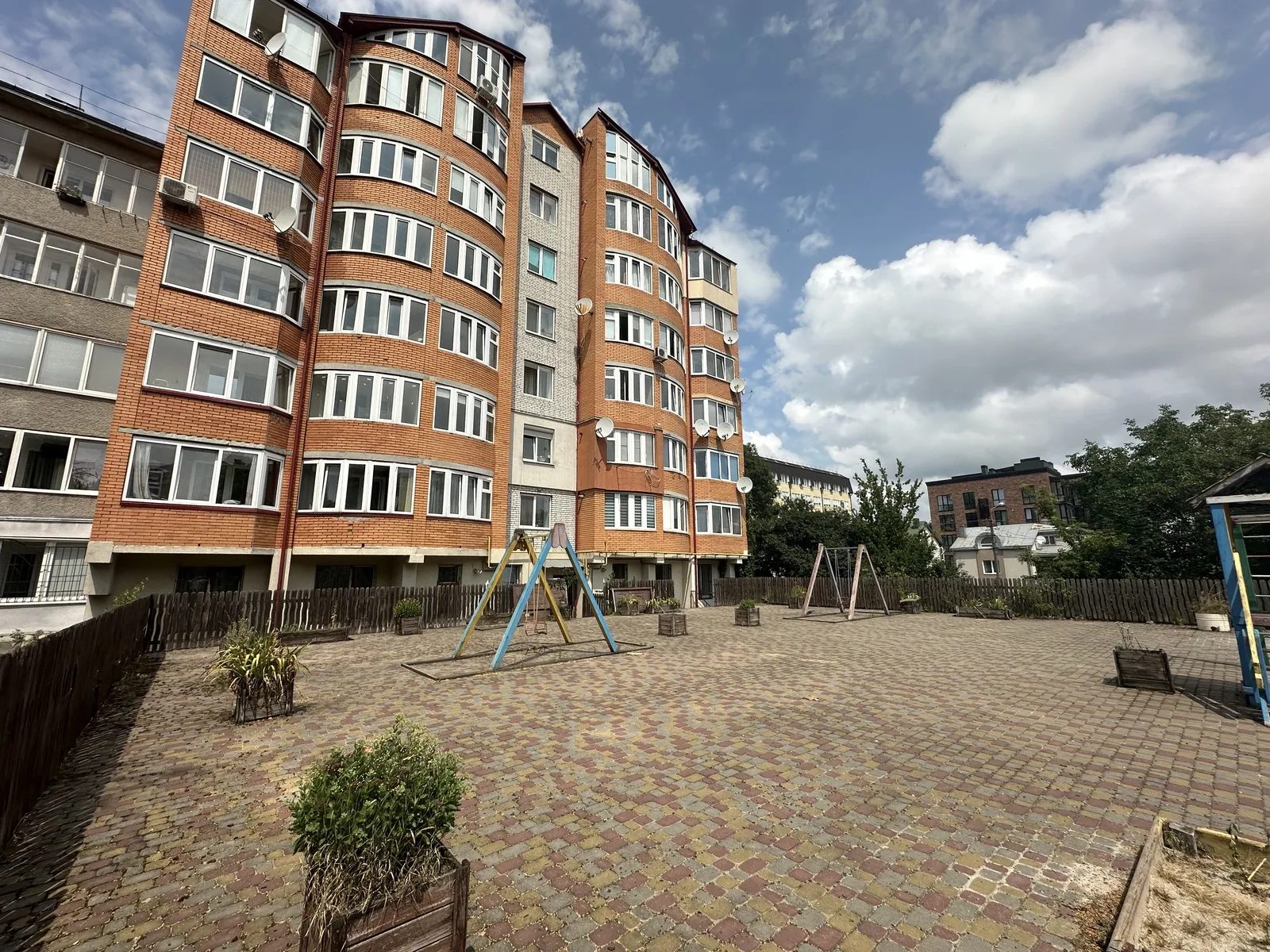 Apartments for sale 2 rooms, 715 m², 1st fl./7 floors. 12, Za Rudkoyu prov., Ternopil. 