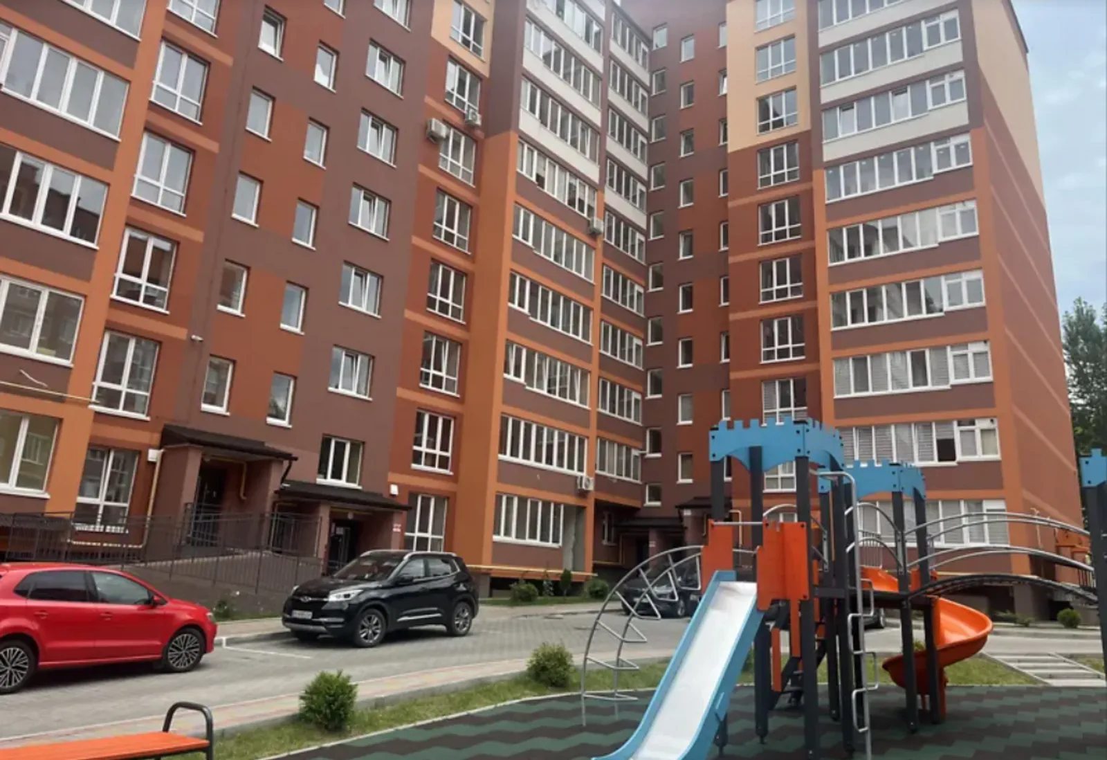 Apartments for sale. 3 rooms, 90 m², 10th floor/10 floors. Vostochnyy, Ternopil. 