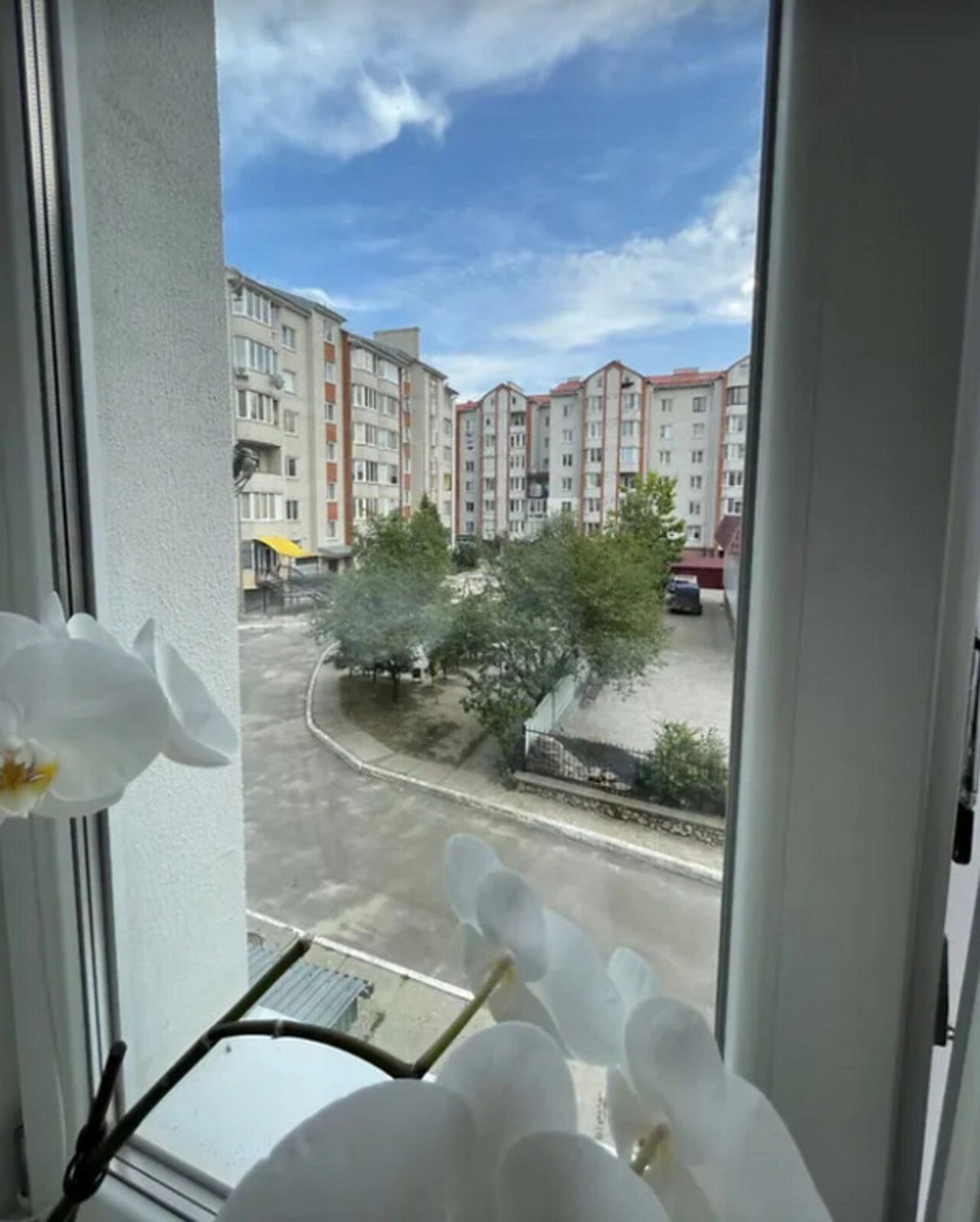 Apartments for sale. 3 rooms, 105 m², 3rd floor/6 floors. Druzhba, Ternopil. 