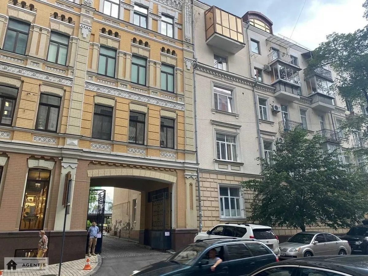 Apartment for rent. 2 rooms, 47 m², 3rd floor/5 floors. Rylskiy, Kyiv. 